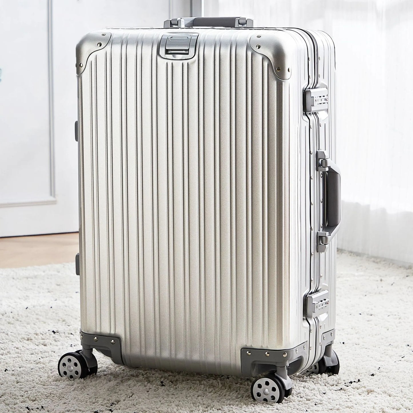 Aluminium Travel Luggage with Spin Wheels TSA Lock Suitcase